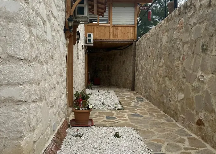 Kandybos Eco Farm Village Hotel *